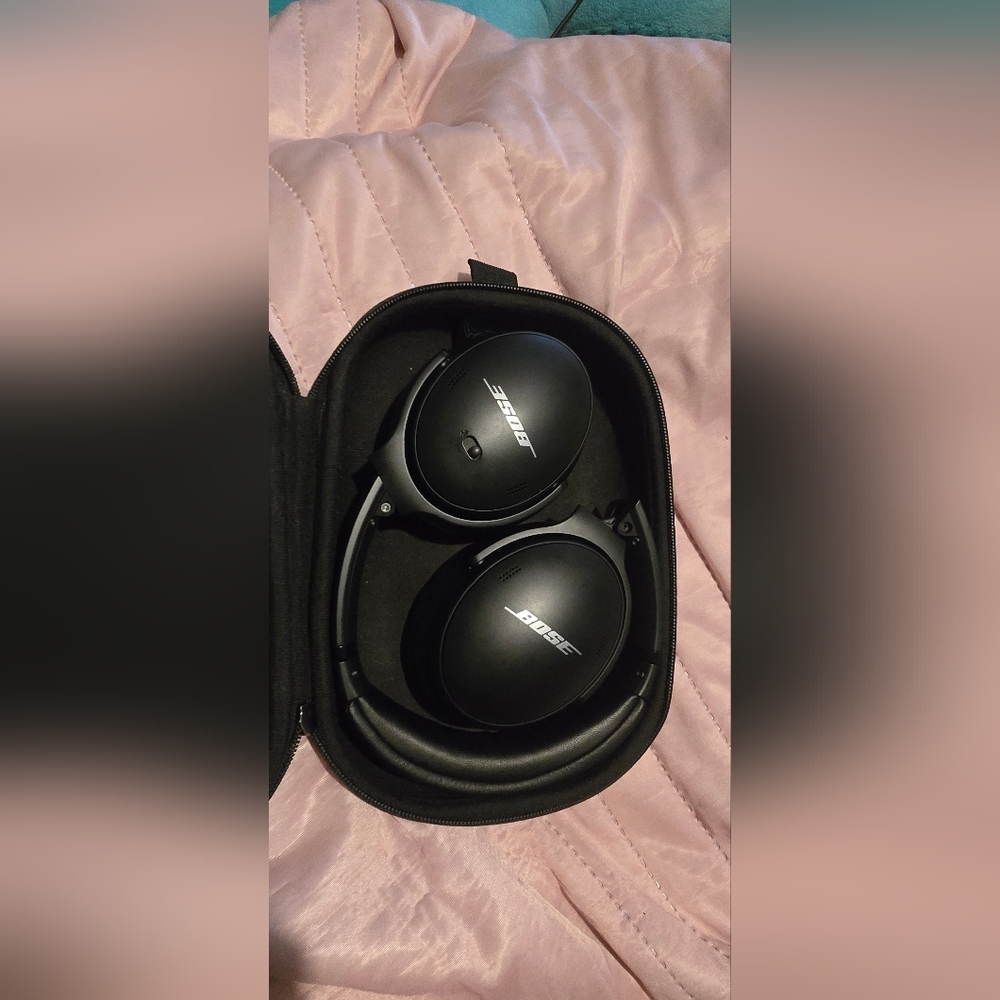 Bose Black Wireless Headphones with Case